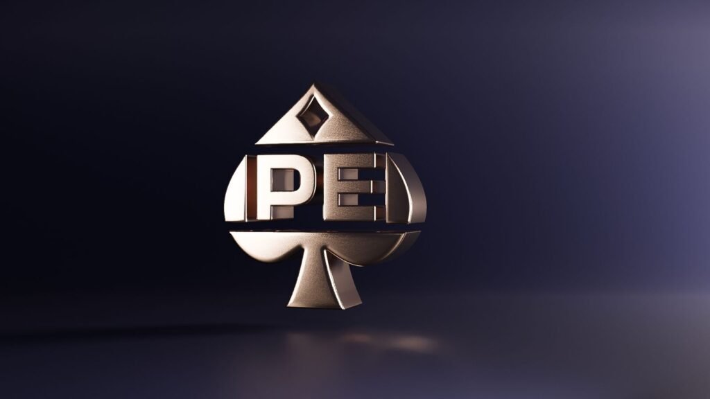 3D-Logo von Poker Exklusiv: Ein stilisiertes "PE" in glänzendem, metallischem Design vor einem dunklen Hintergrund.