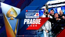 Ein Bild von einem Pokertisch während des European Poker Tour (EPT) Events in Prag. Spieler sitzen um den Tisch herum und konzentrieren sich auf ihre Karten. Eine Mischmaschine und Jetons sind