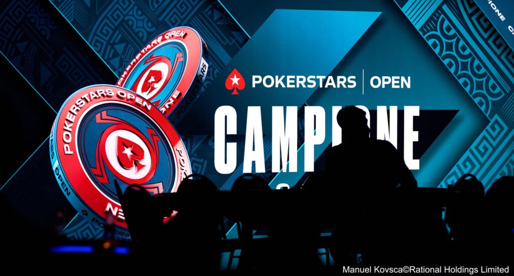 Ein Mann und eine Frau sitzen an einem Pokertisch und spielen eine Partie Poker. Der Mann hält Karten in der Hand, während die Frau konzentriert auf ihre eigenen Karten schaut. Die Atmosphäre ist ents