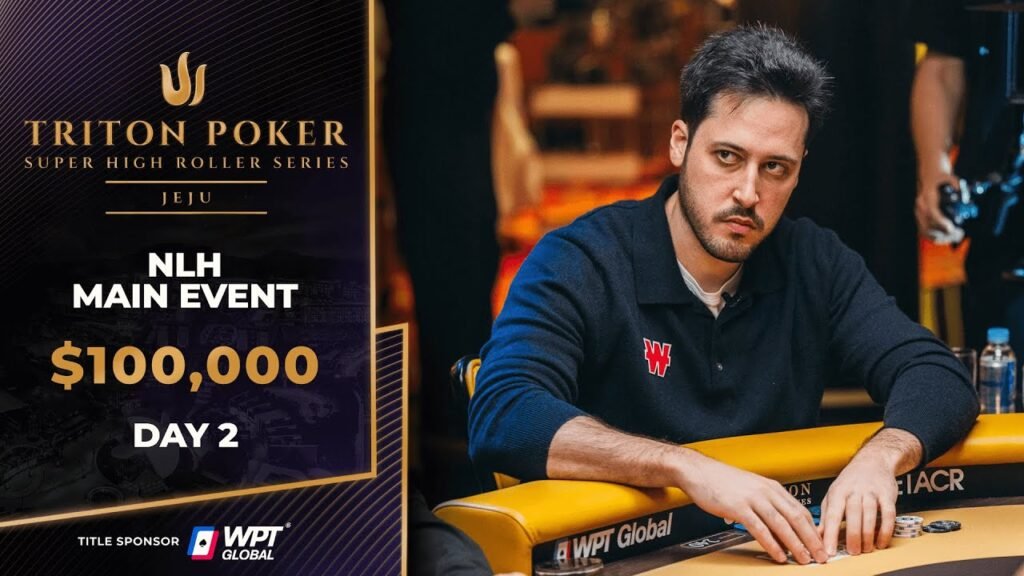 Ein professioneller Pokertisch mit Spielkarten, Pokerchips und Getränken, umgeben von Personen in eleganten Anzügen und Abendkleidern, die an einem spannenden Pokerspiel teilnehmen.