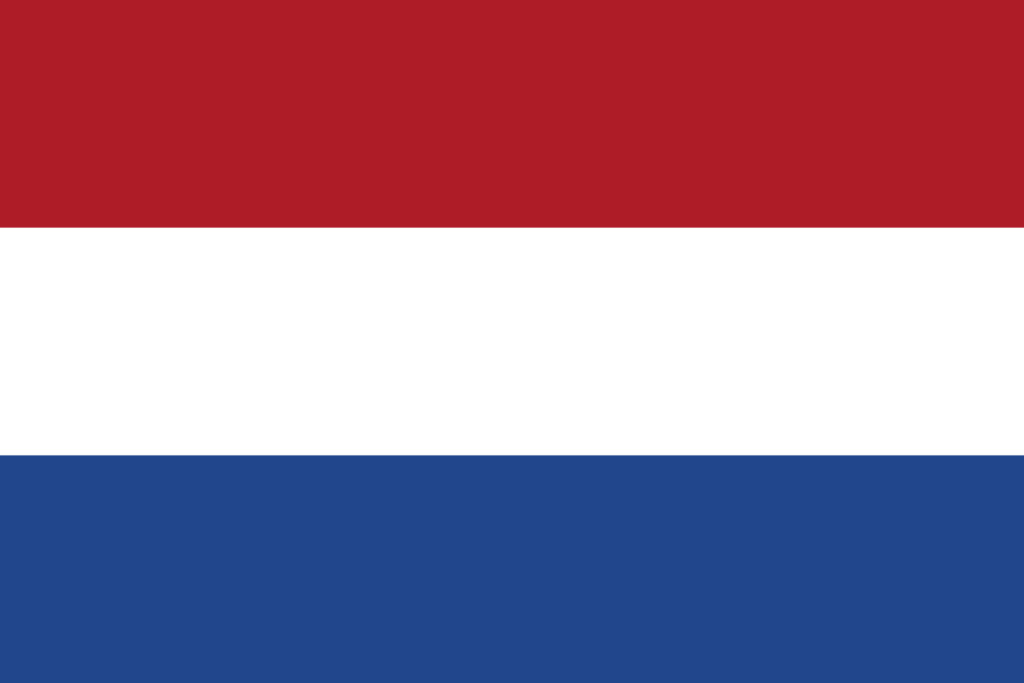 Eine horizontale Flagge mit drei gleich großen horizontalen Streifen in den Farben Rot, Weiß und Blau von oben nach unten. Es handelt sich um die Flagge der Niederlande.